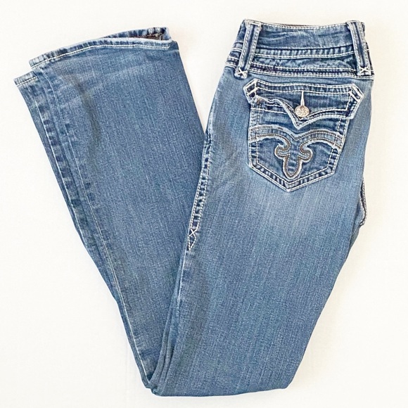 what size is a 28 in rock revival jeans